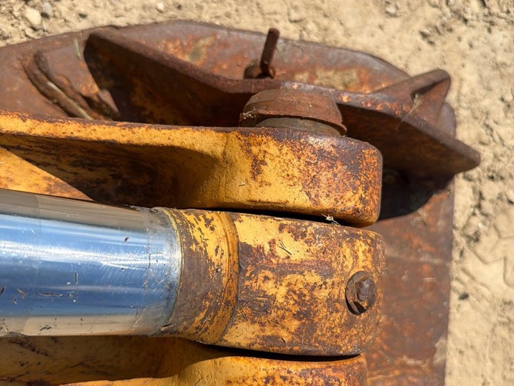 2000-deere-710d-image-105