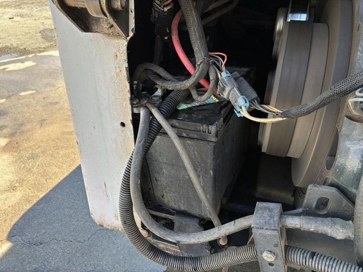 2011-bobcat-t190-image-15