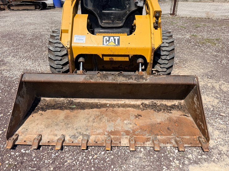 2014-caterpillar-272d-image-59