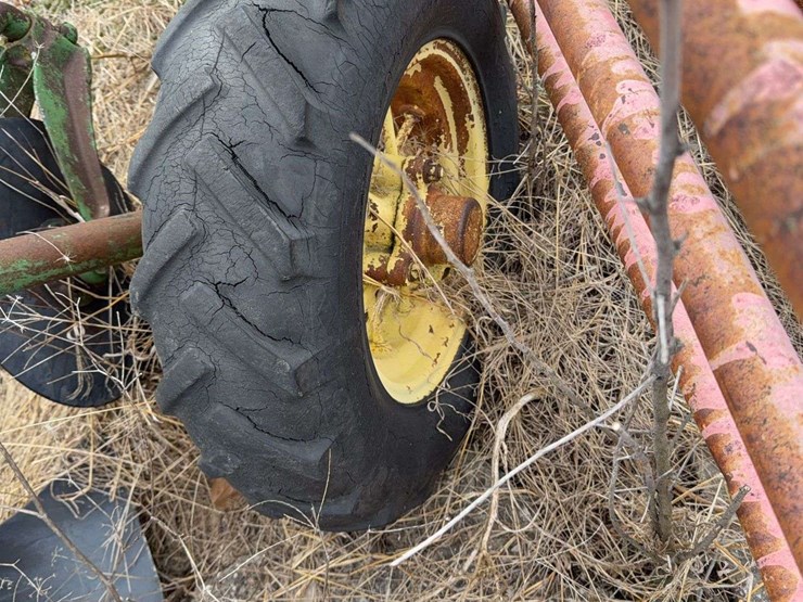 john-deere-pull-type-four-bottom-plow-image-18