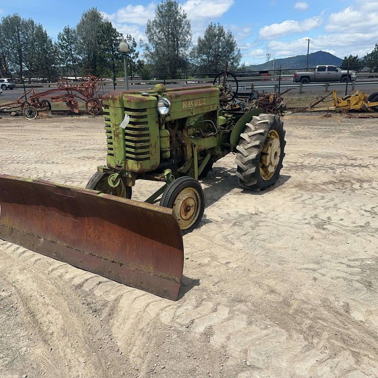JOHN DEERE M