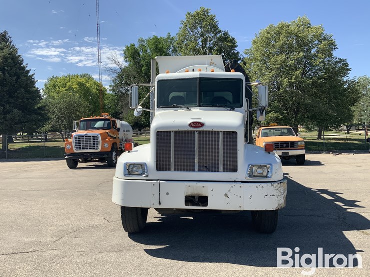 2004-peterbilt-330-image-2