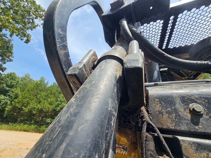 2019-caterpillar-d6-image-100