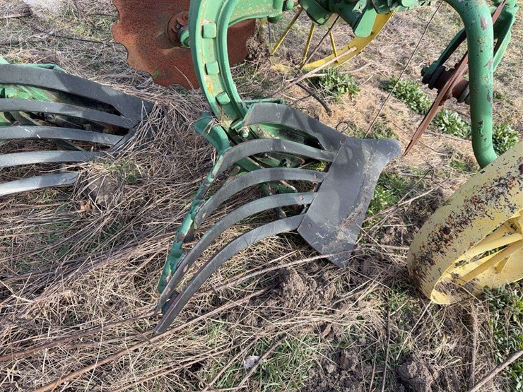 john-deere-pull-type-two-bottom-plow-image-15