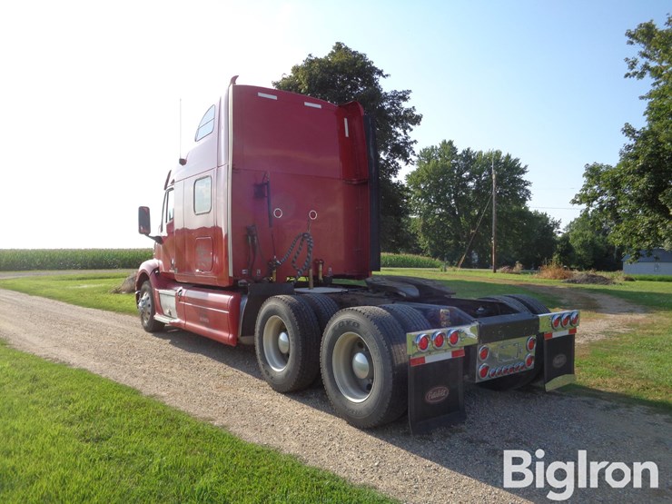 2013-peterbilt-587-image-7