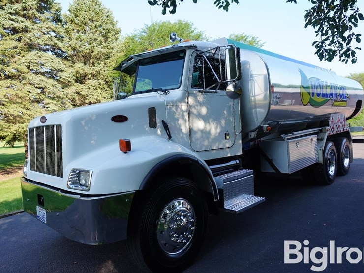 2004-peterbilt-330-image-3