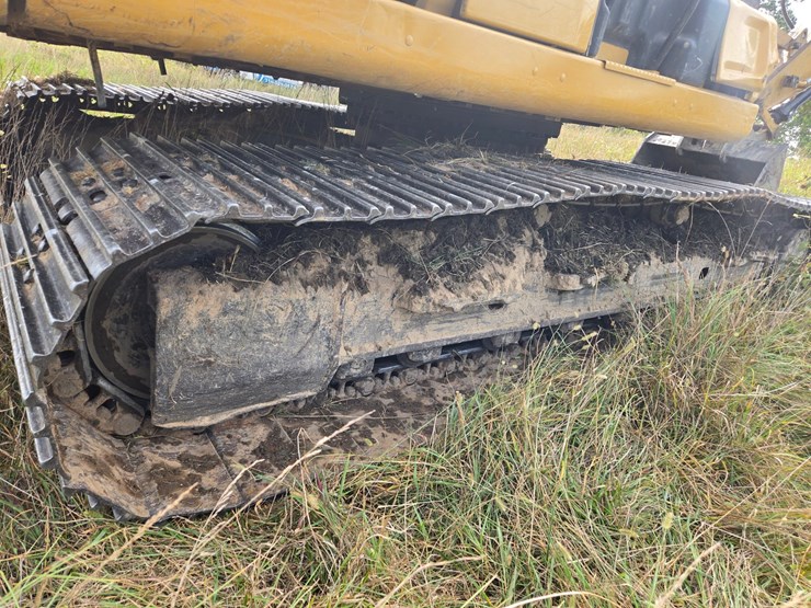 2019-caterpillar-320-image-79