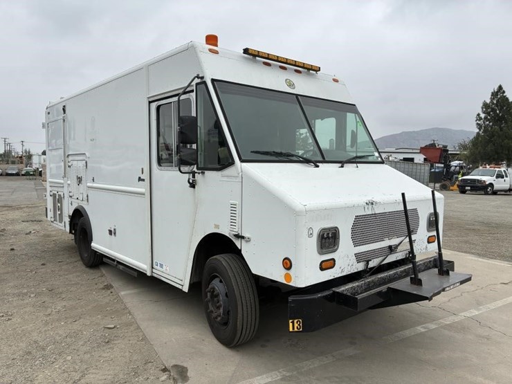 2008-workhorse-w62-image-2