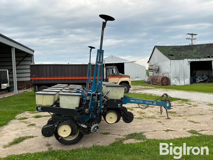 2000-kinze-2000-image-4