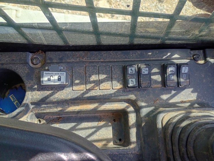 2023-takeuchi-tl10v2-image-28