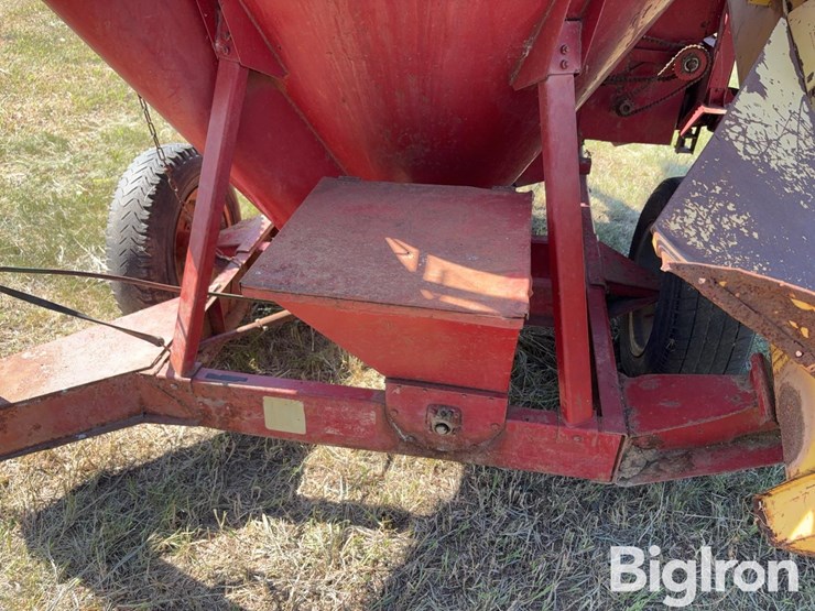 new-holland-352-image-15