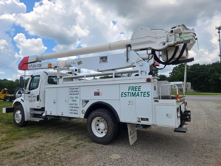 2007-freightliner-m2-106-image-9