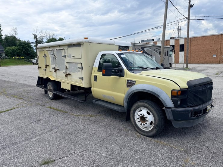 2010-ford-f550-image-22