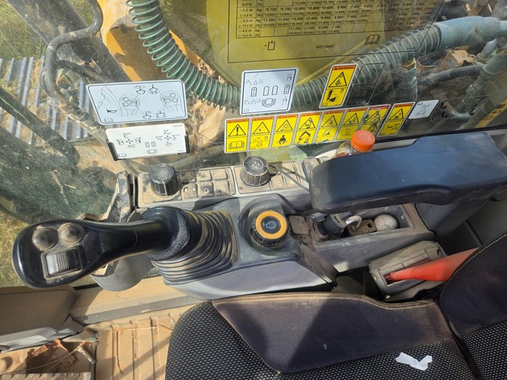 2019-caterpillar-320-image-50