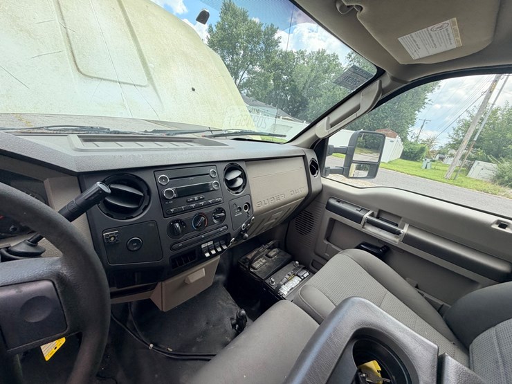 2010-ford-f550-image-53