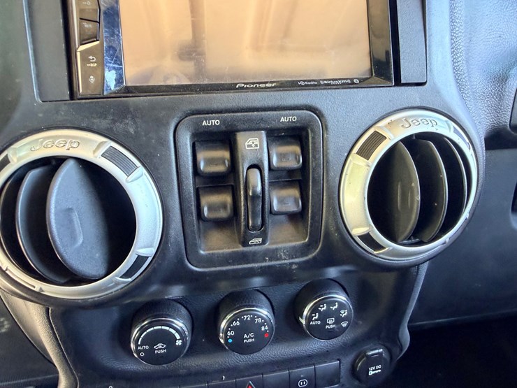 2011-jeep-wrangler-image-41