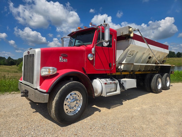 2009-peterbilt-367-image-3
