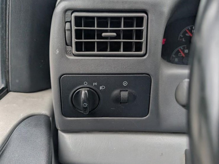 2010-ford-f650-image-30