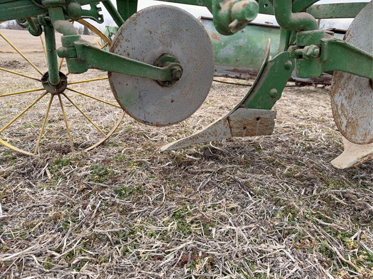 john-deere-two-bottom-plow-image-16