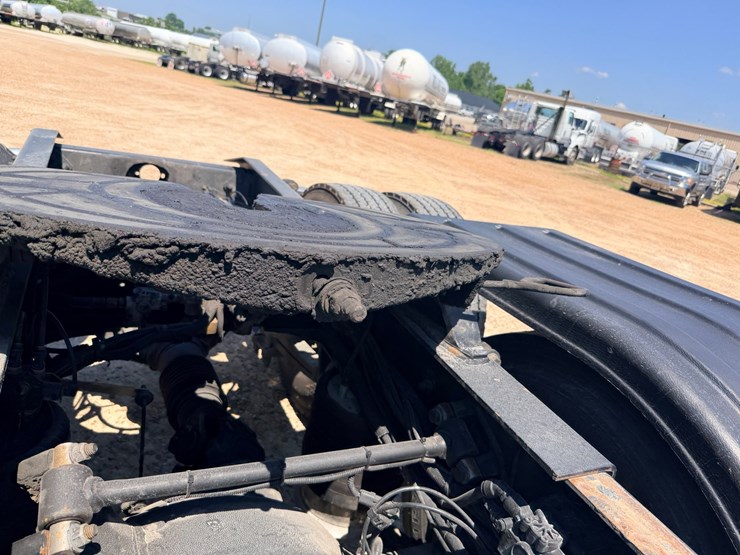 2016-freightliner-122sd-image-57
