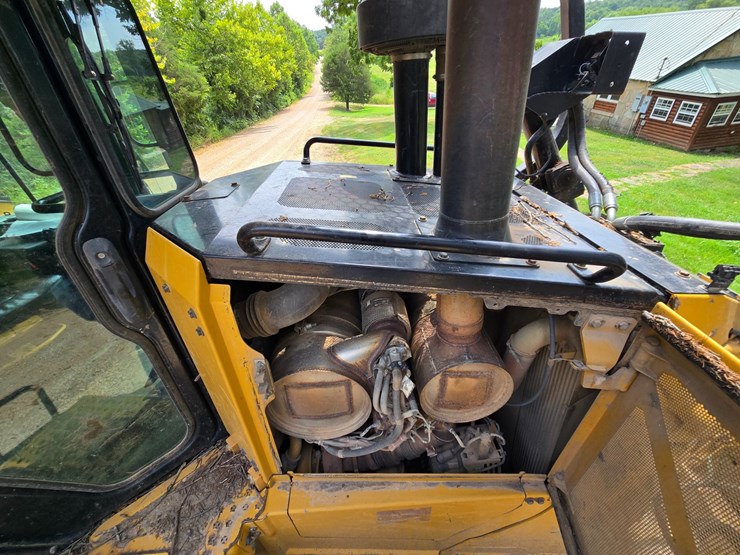 2019-caterpillar-d6-image-30