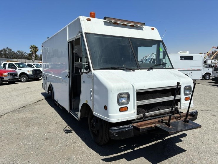 2002-workhorse-p42-image-2
