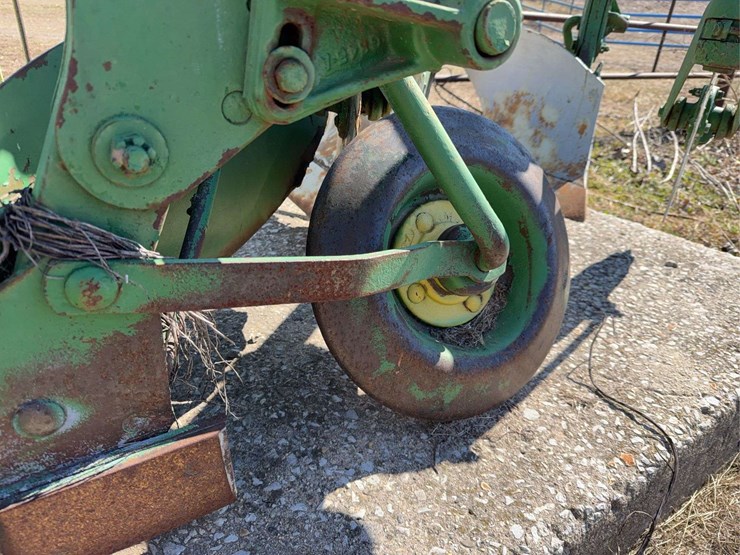 john-deere-three-point-two-bottom-plow-image-14