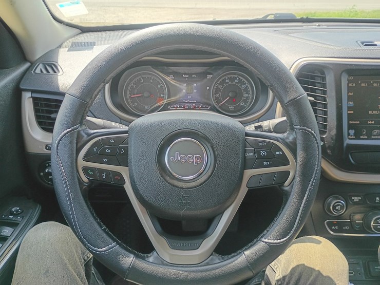 2014-jeep-cherokee-image-48