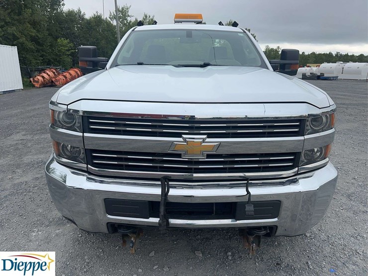 2016-chevrolet-silverado-2500-image-2