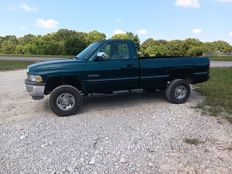 1994-dodge-ram-2500-image-2