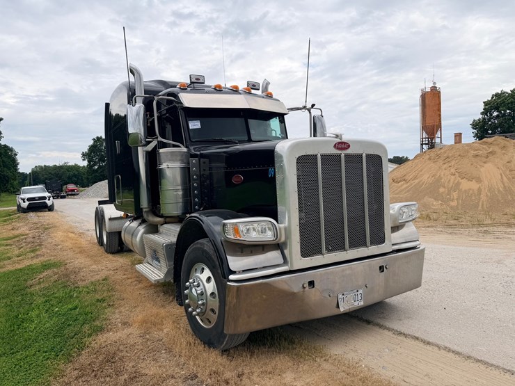2013-peterbilt-388-image-8