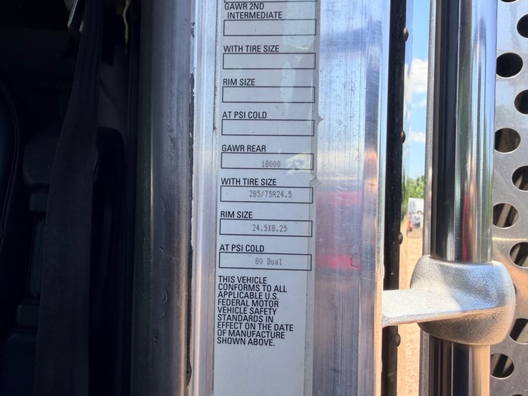 2010-kenworth-t800-image-106