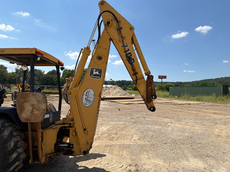 2000-deere-710d-image-79