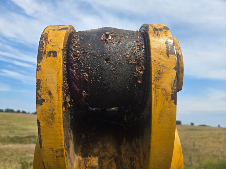 2019-caterpillar-320-image-110