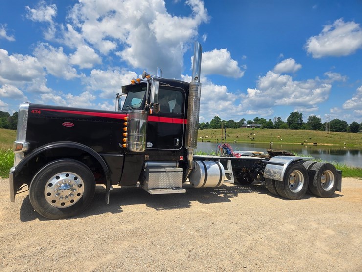 2016-peterbilt-389-image-5