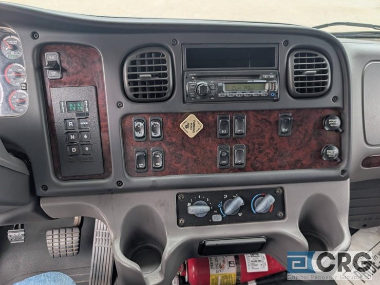 2012-freightliner-m2-stakebed-truck-image-28