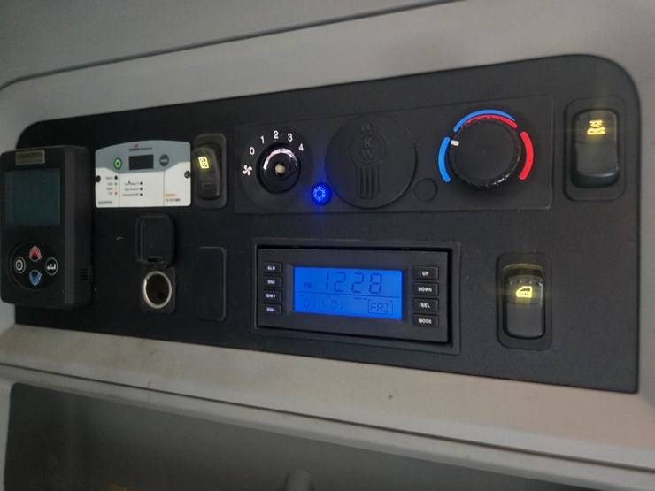 2018-kenworth-t680-image-70