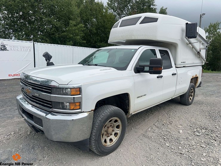 2015-chevrolet-silverado-3500hd-image-1