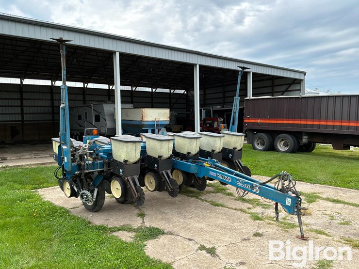 2000-kinze-2000-image-3