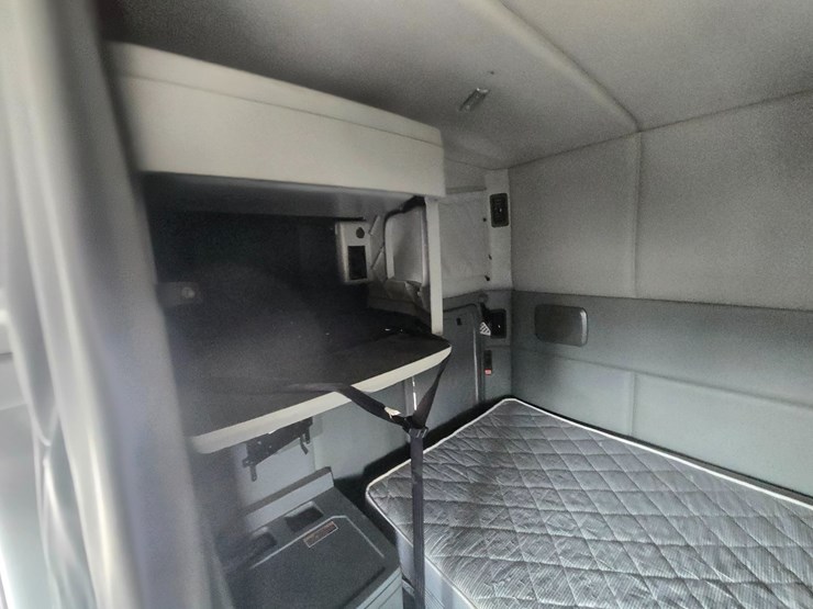 2018-kenworth-t680-image-66
