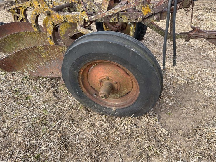oliver-pull-type-three-bottom-plow-image-9