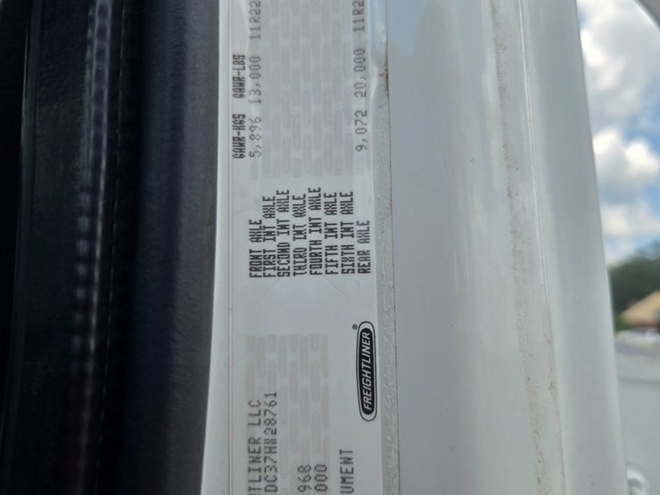 2007-freightliner-m2-106-image-42