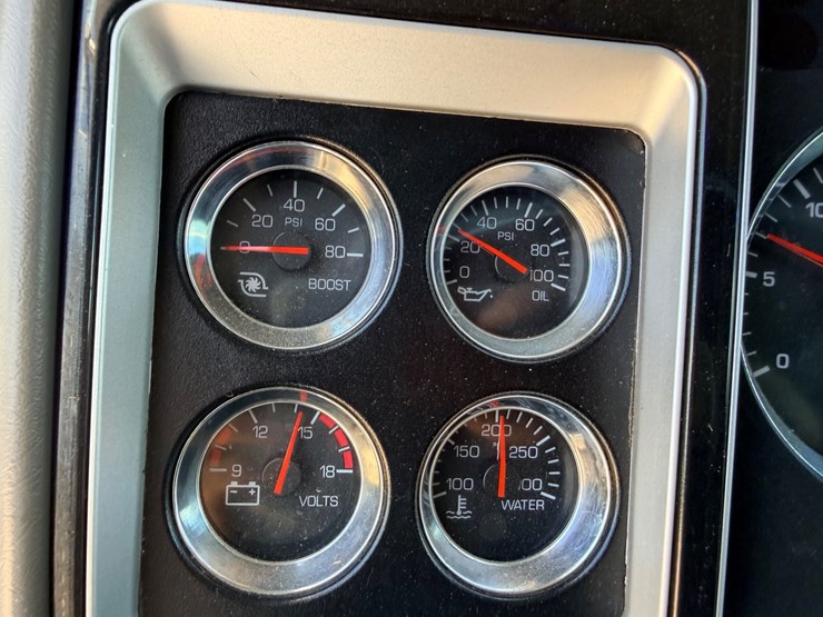 2010-kenworth-t800-image-125