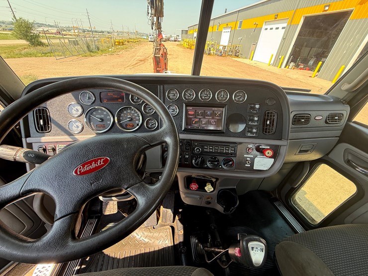 2012-peterbilt-367-image-18