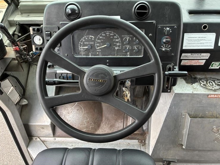 2002-workhorse-p42-image-20