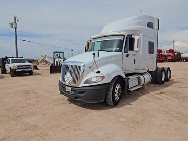 2014-international-prostar-image-1