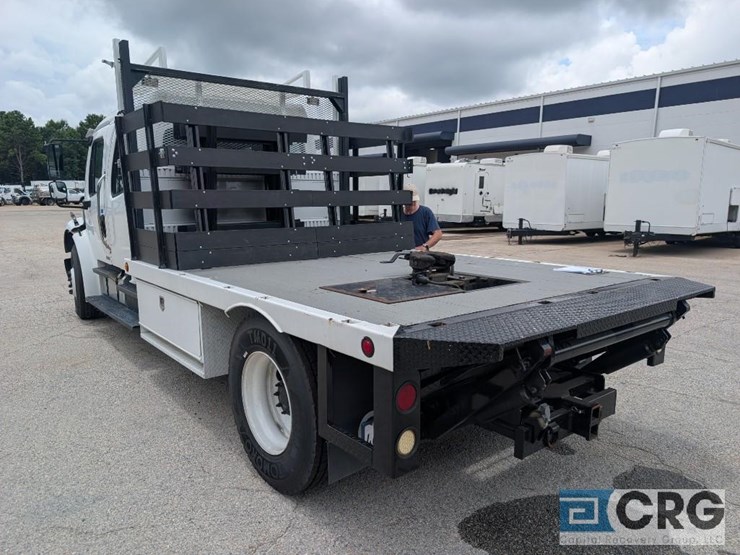 2011-freightliner-m2-stakebed-truck-image-14