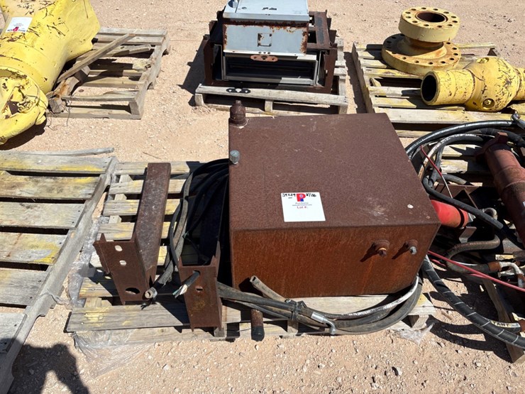 (3-pallets)-w/-26”-x-24”-x-16”-hydraulic-oil-tank,-hydraulic-pump,-hoses,-hyd-jack,-breaker-box,-etc.-image-3