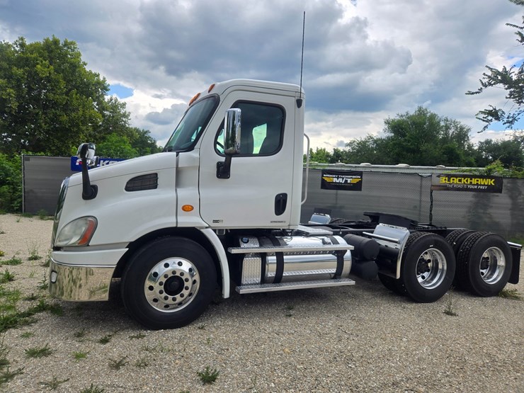 2012-freightliner-cascadia-113-image-4
