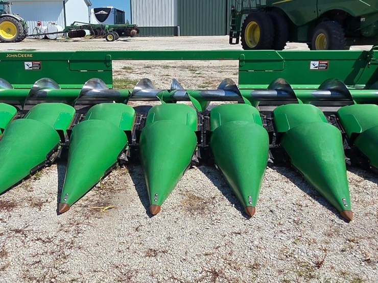 2010-john-deere-608c-image-2
